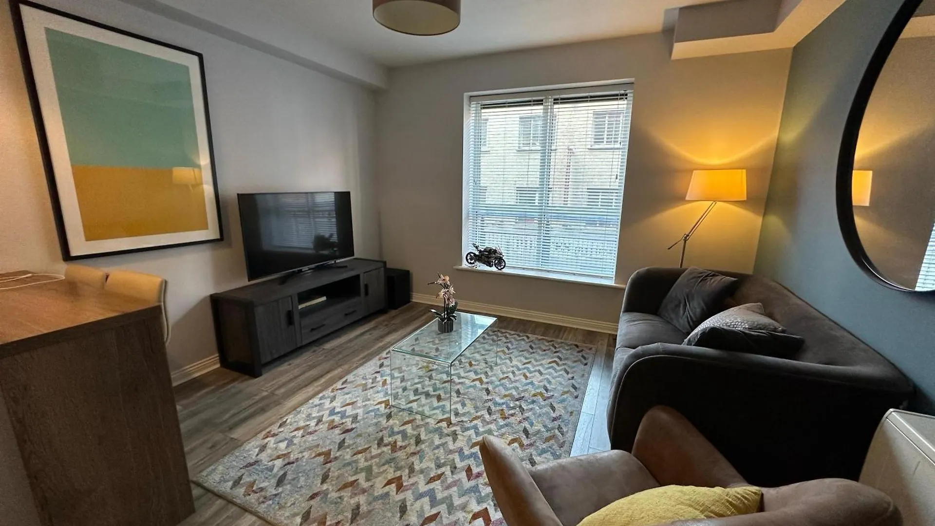 Comfortable And Modern City Apartment location